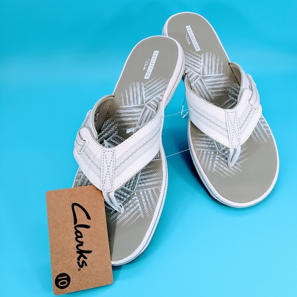 clarks white flip flops